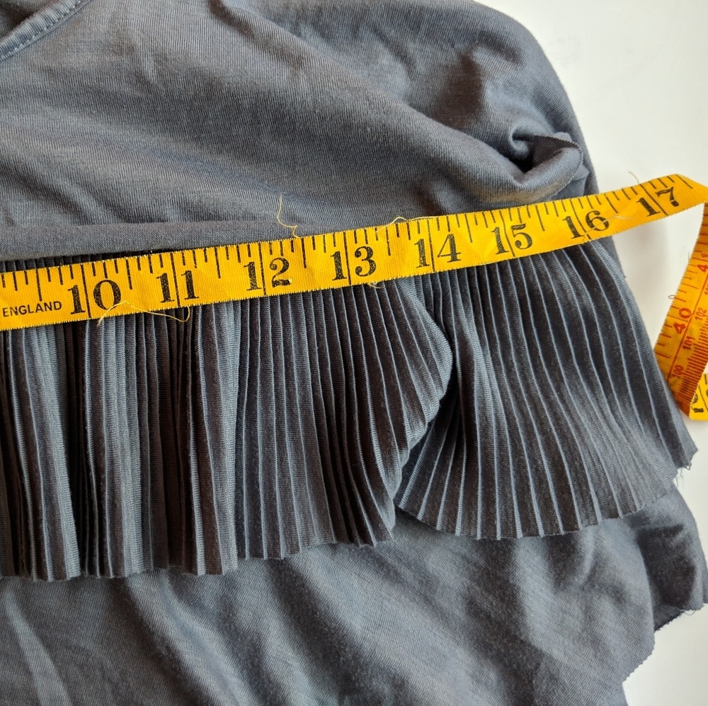 ‼️ Even Grey Ruffle Tank Size M - Picture 6 of 6